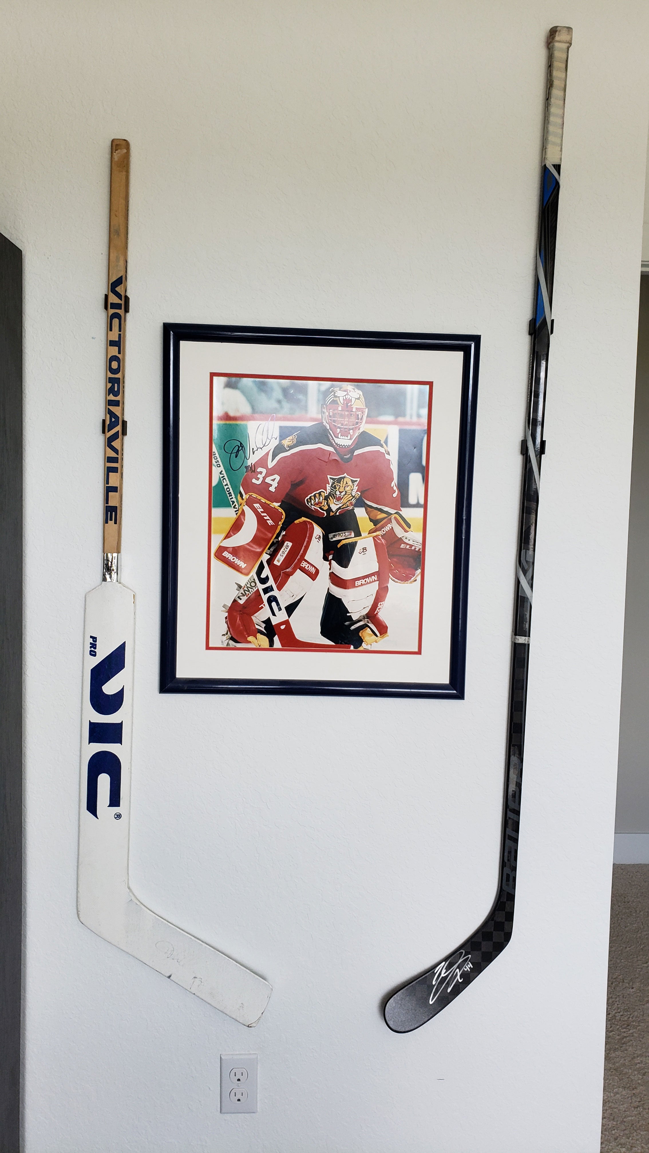 How to Hang a Hockey Stick on Wall: Easy and Stylish Guide