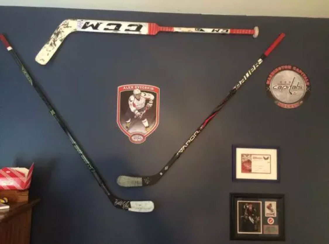 Hockey stick memorabilia display brackets